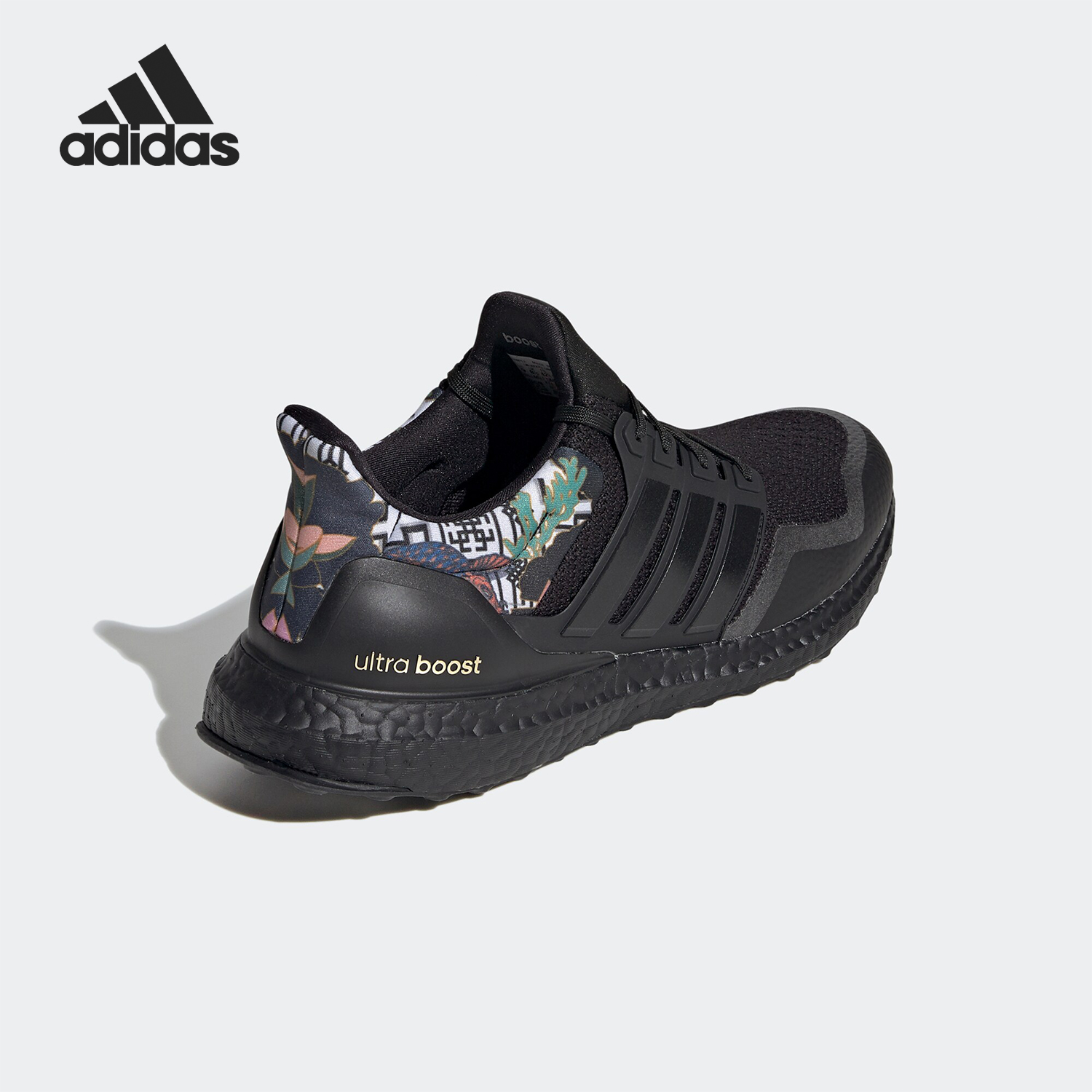 阿迪达斯UltraBOOST男女跑步鞋