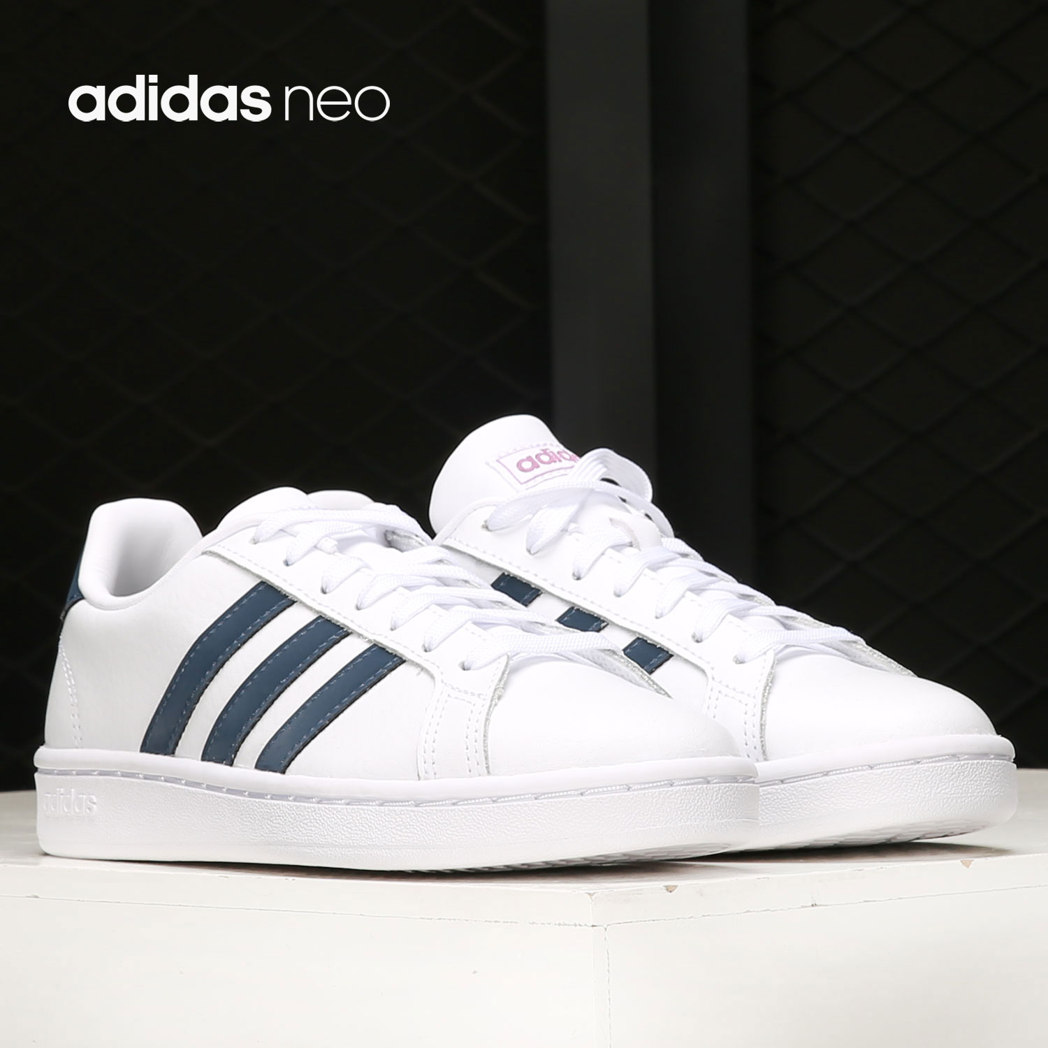 Adidas/阿迪达斯经典休闲板鞋