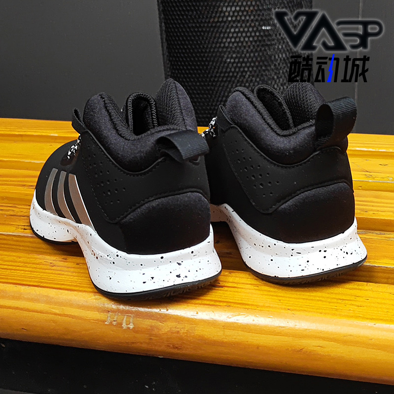 adidas阿迪达斯运动鞋