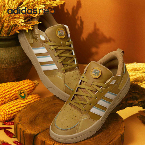 休闲板鞋Adidas/阿迪达斯耐磨