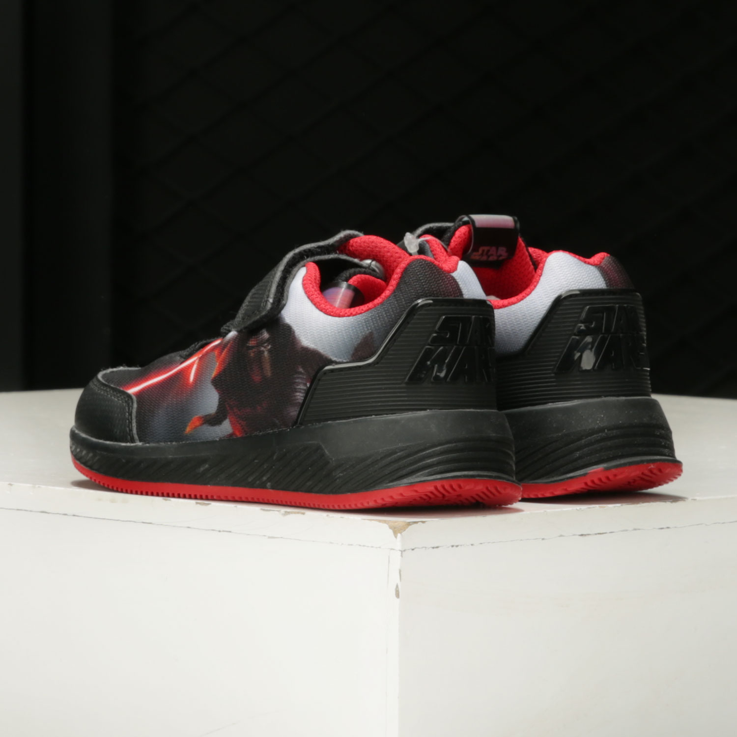 阿迪达斯小童魔术贴运动鞋