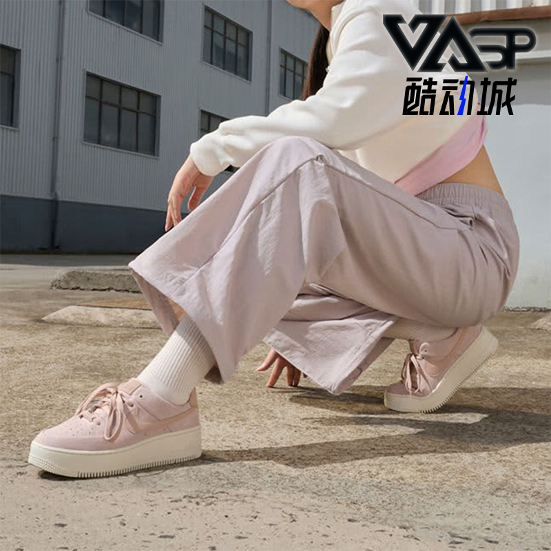 耐克女子空军一号经典板鞋