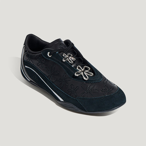 Adidas/阿迪达斯正品四季款女士时尚系带运动休闲鞋LA6716