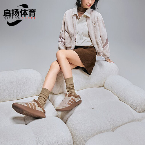 阿迪达斯男女耐磨运动休闲鞋