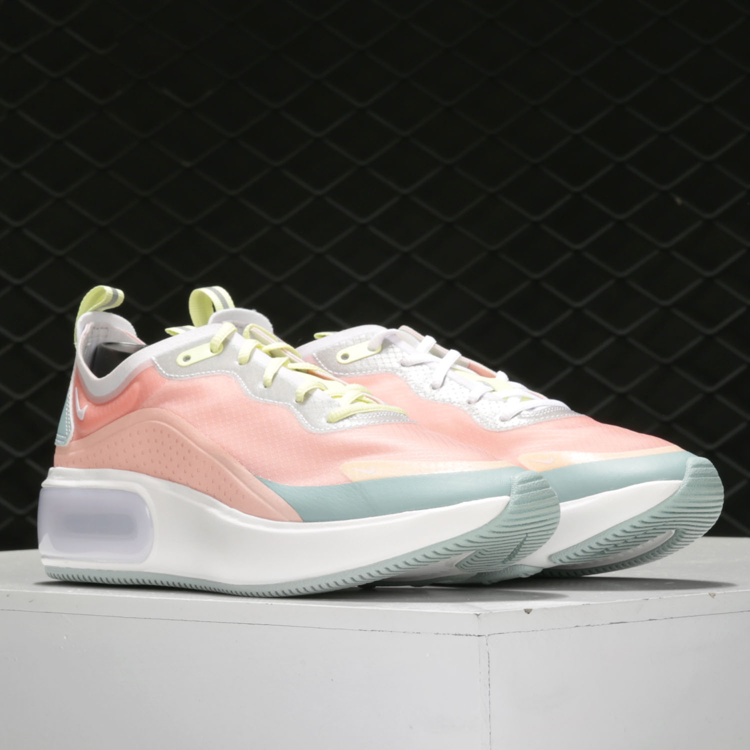 耐克AIRMAX女子气垫缓震跑步鞋