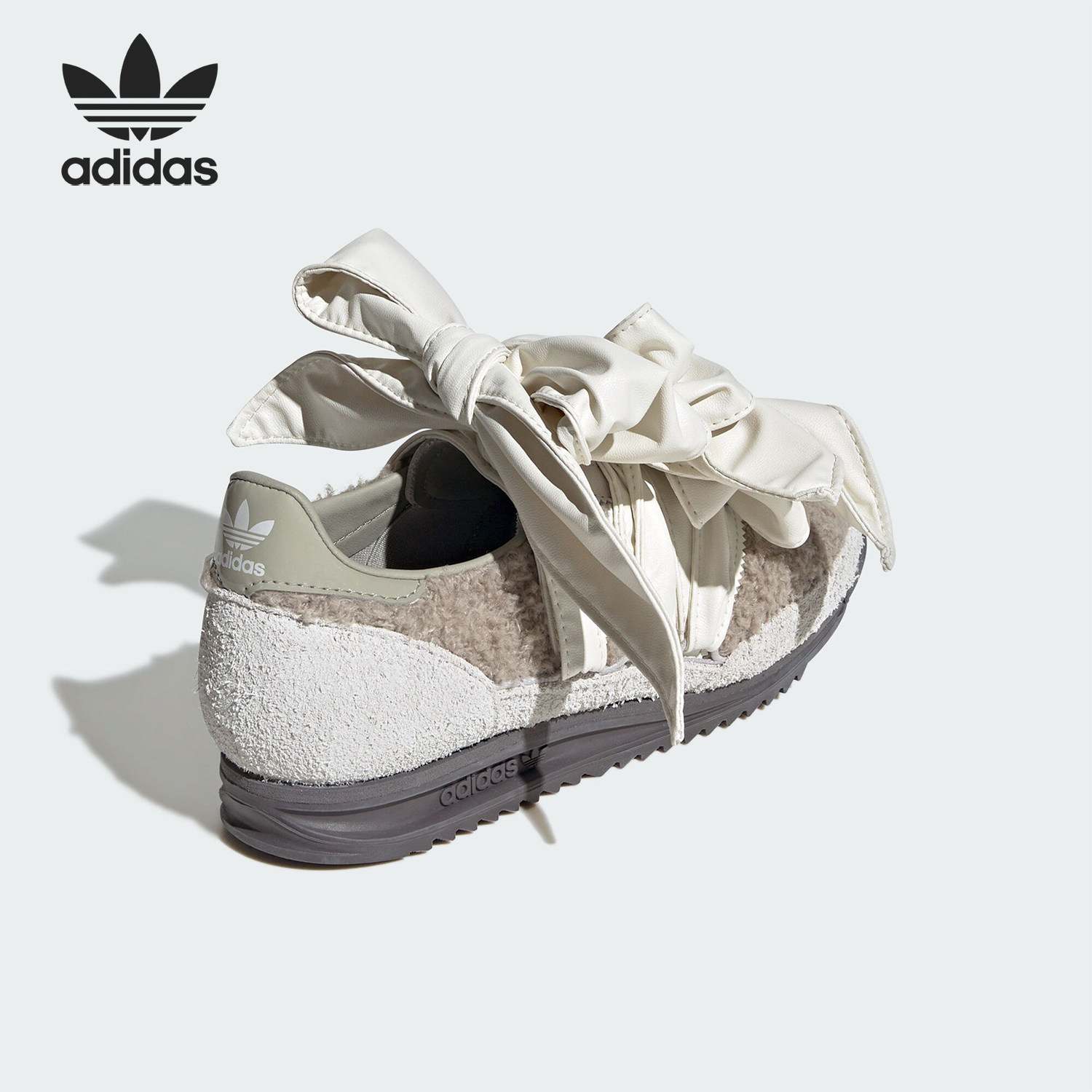 Adidas/阿迪达斯官方正品三叶草女士时尚蝴蝶结低帮休闲鞋JQ8736