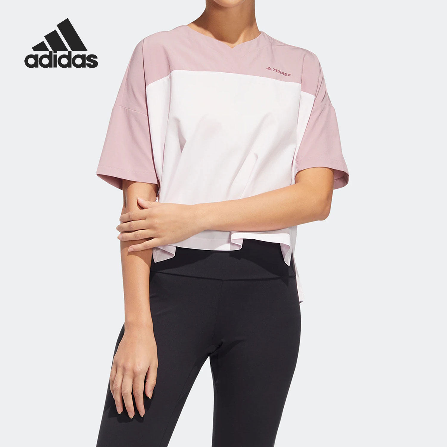 阿迪达斯女士运动休闲T恤