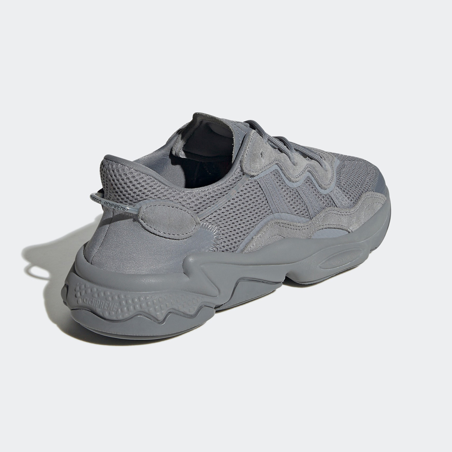 透气耐磨系带运动休闲鞋