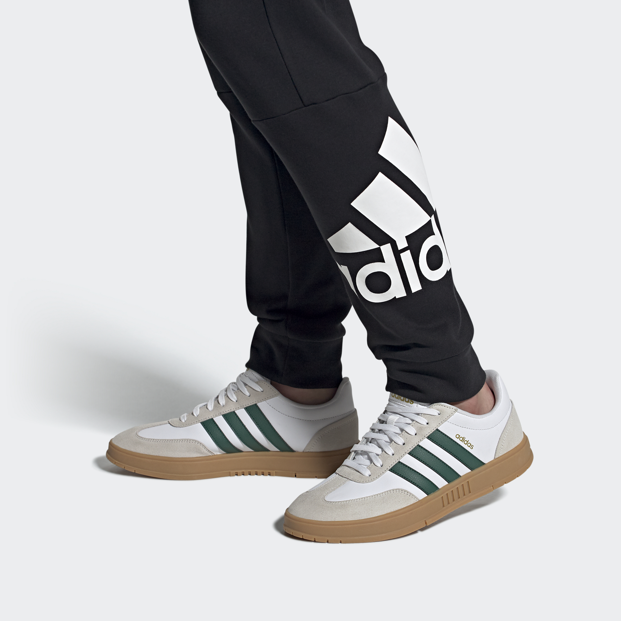 运动休闲鞋Adidas/阿迪达斯低帮