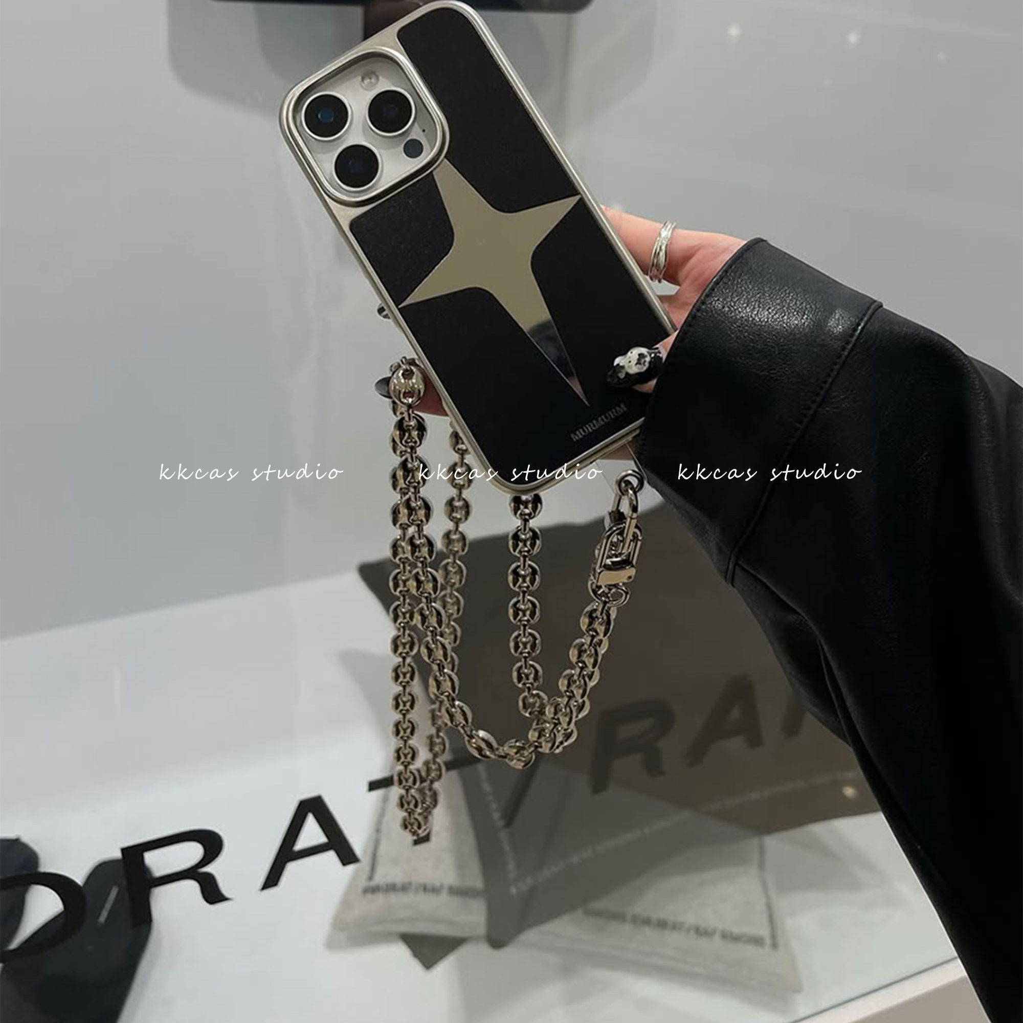 iphone15pro小众高级感黑色十字星14max金属链条可斜挎背镜面手机壳12苹果16适用新款全包防摔13韩国保护套17