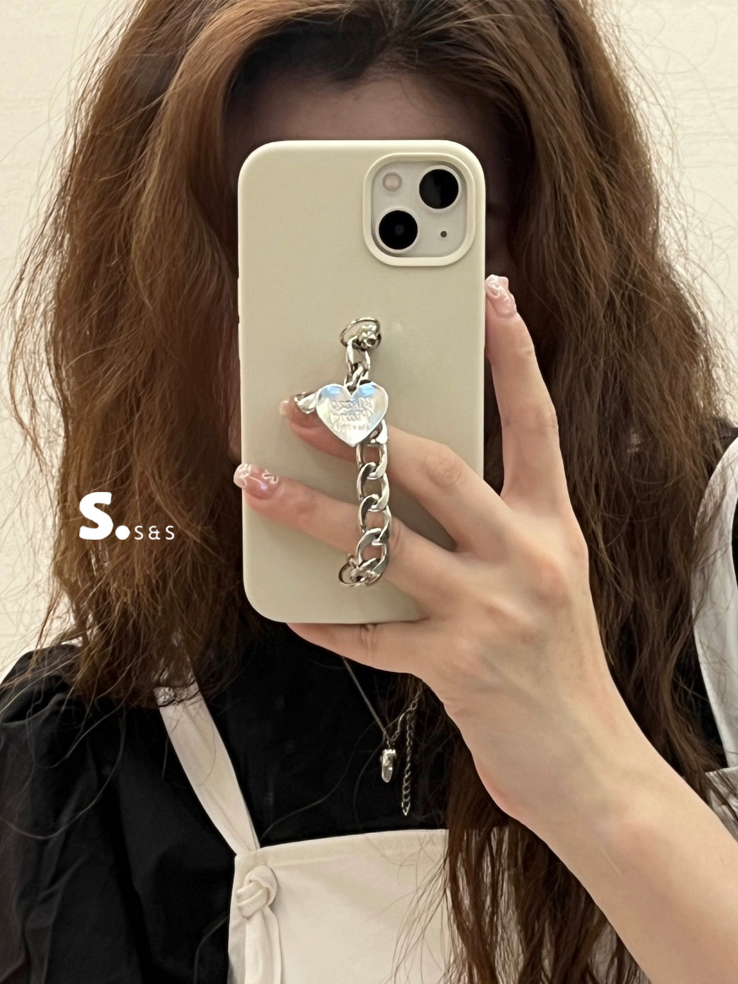 韩国小众高级感爱心金属链条腕带iphone14液态硅胶16新款15手机壳13适用苹果17promax简约挂绳手机链保护套13