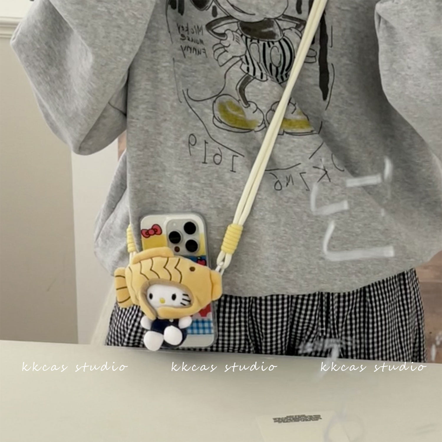 可爱毛绒搞怪鲷鱼烧凯蒂猫手机夹挂绳斜挎可背挂脖手机壳背夹挂链