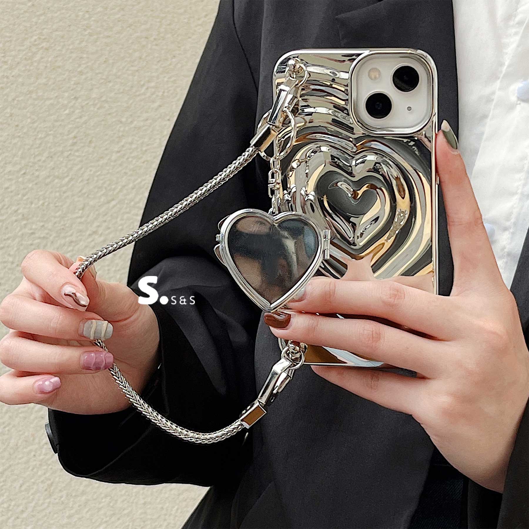 小众高级感冷淡风银色爱心苹果14pro max腕带11手机壳13保护套12适用iphone韩国水波纹ins镜子新款挂绳软壳