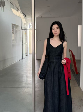 甜甜风收腰A字裙型长款吊带牛仔连衣裙(不含外搭包包)8251