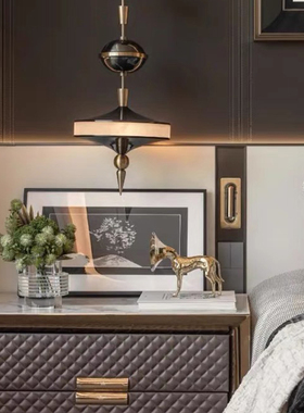 轻奢样板间卧室床头柜装饰品摆设装饰画花瓶花艺书籍高级感设计