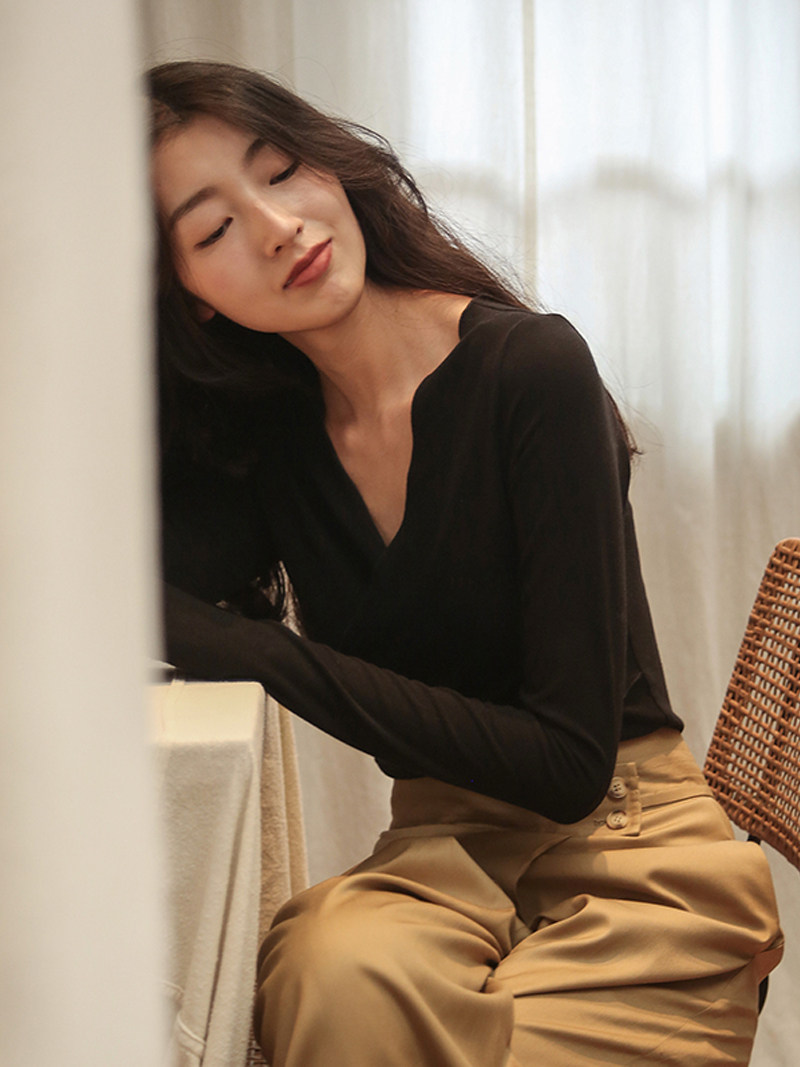 HERCII HEXI?2022 가을 신상 통근 단추 밑단 X넥 스웨터 상의 입고