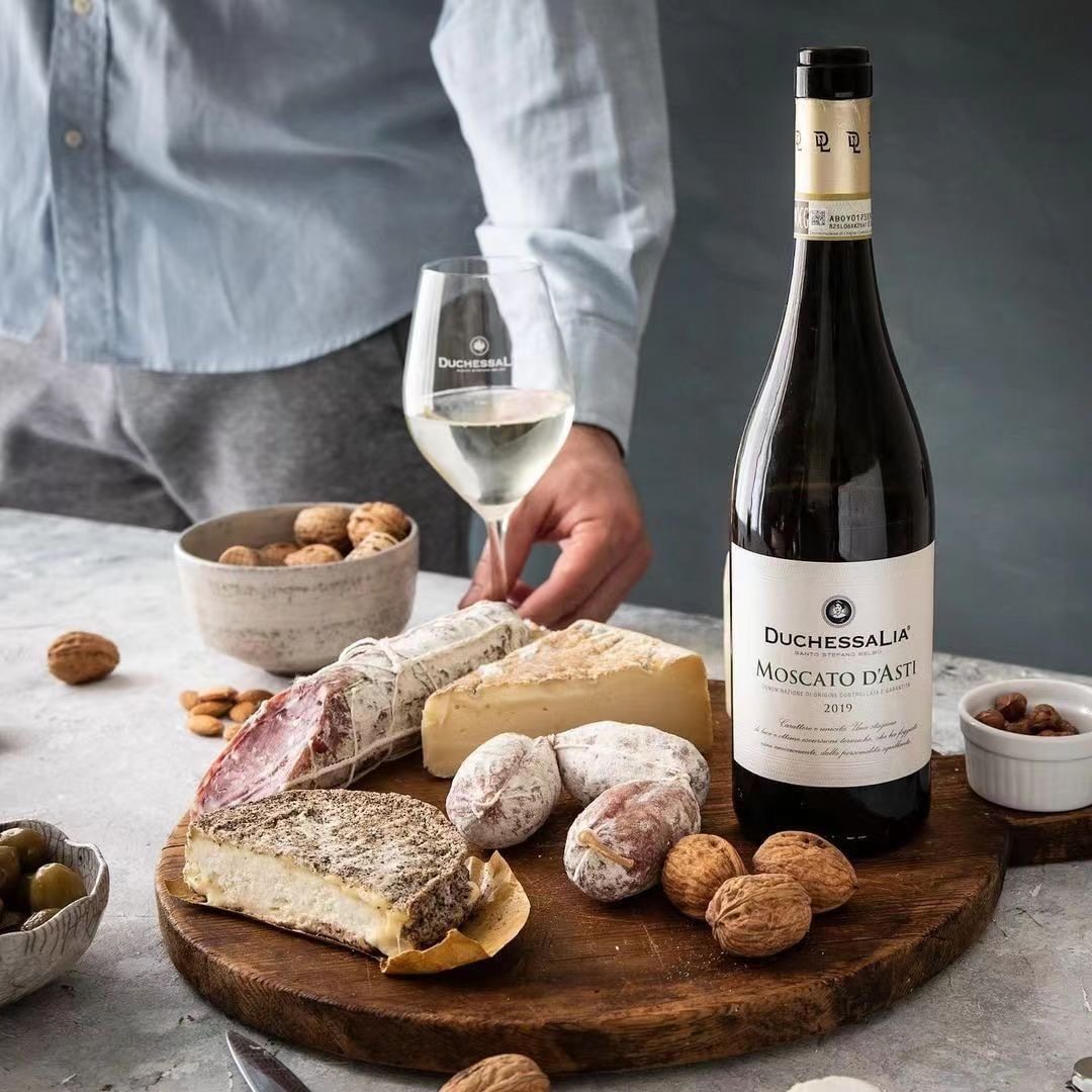 意大利莉亚公爵夫人莫斯卡托阿斯蒂微泡低醇甜白葡萄酒甜红起泡酒