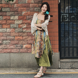 云南大理旅游拍照森系油画印花吊带裙复古度假风不规则假两件长裙