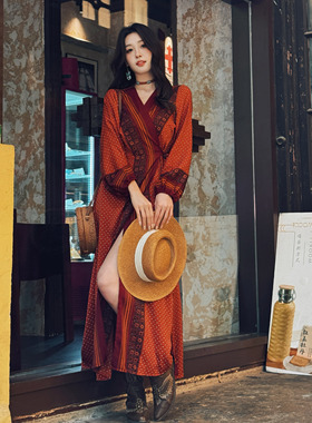 沙漠红色异域风一片式连衣裙女夏西北拍照民族风度假防晒沙滩裙子