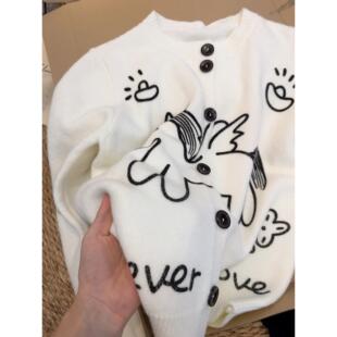 白色圆领卡通飞马针织开衫毛衣外套女款2026新款冬季慵懒风高级感