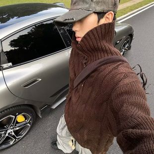 老钱风咖色浮雕绞花纹高领毛衣男款 秋冬美拉德复古廓形短宽针织衫