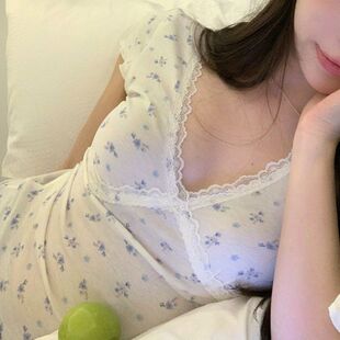 辣妹百搭上衣 法式 甜心碎花v领蕾丝交叉短袖 t恤女纯欲气质修身 短款