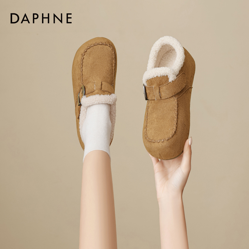 达芙妮加绒休闲鞋2025冬季新款复古驼色加绒保暖皮带扣时尚女鞋子