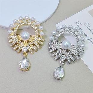 新款 配饰胸花 宫廷风珍珠胸针高级感女奢华气质时尚 设计感别针开衫