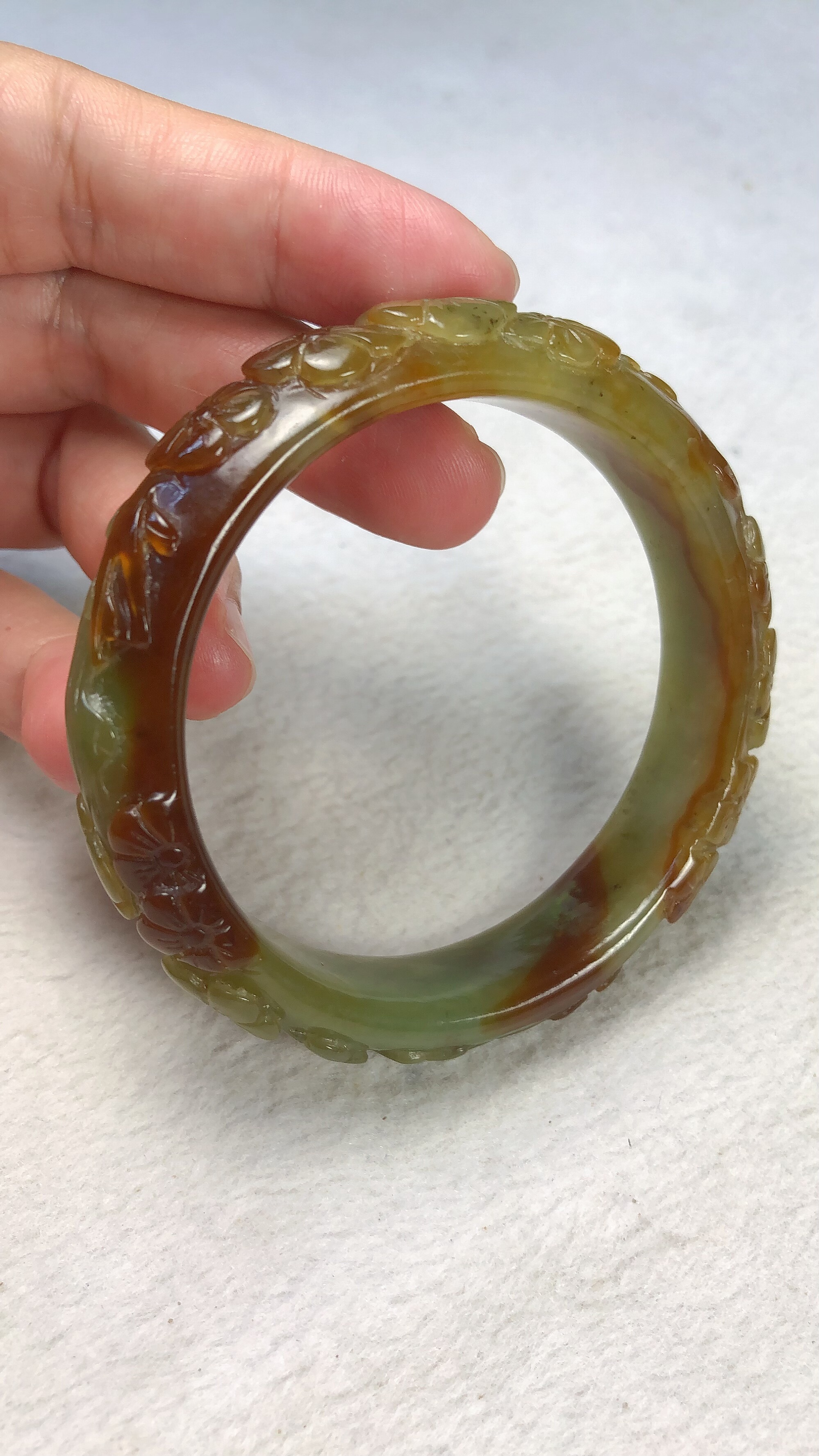 岫玉花玉雕手镯正圈57口大红血管