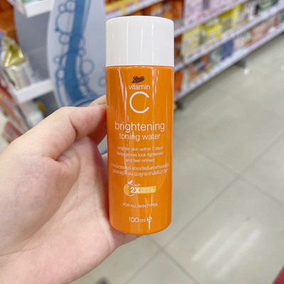 泰国补水保湿爽肤水vc提亮肤色