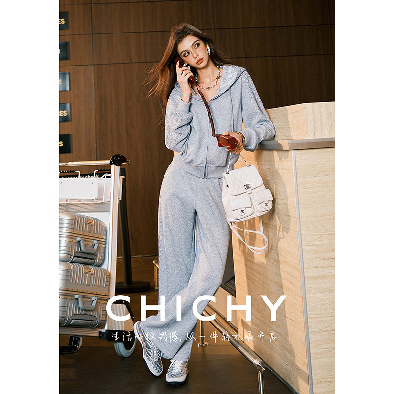 CHICHY法式灰色烫钻休闲套装女26秋新款连帽拉链卫衣直筒裤两件套