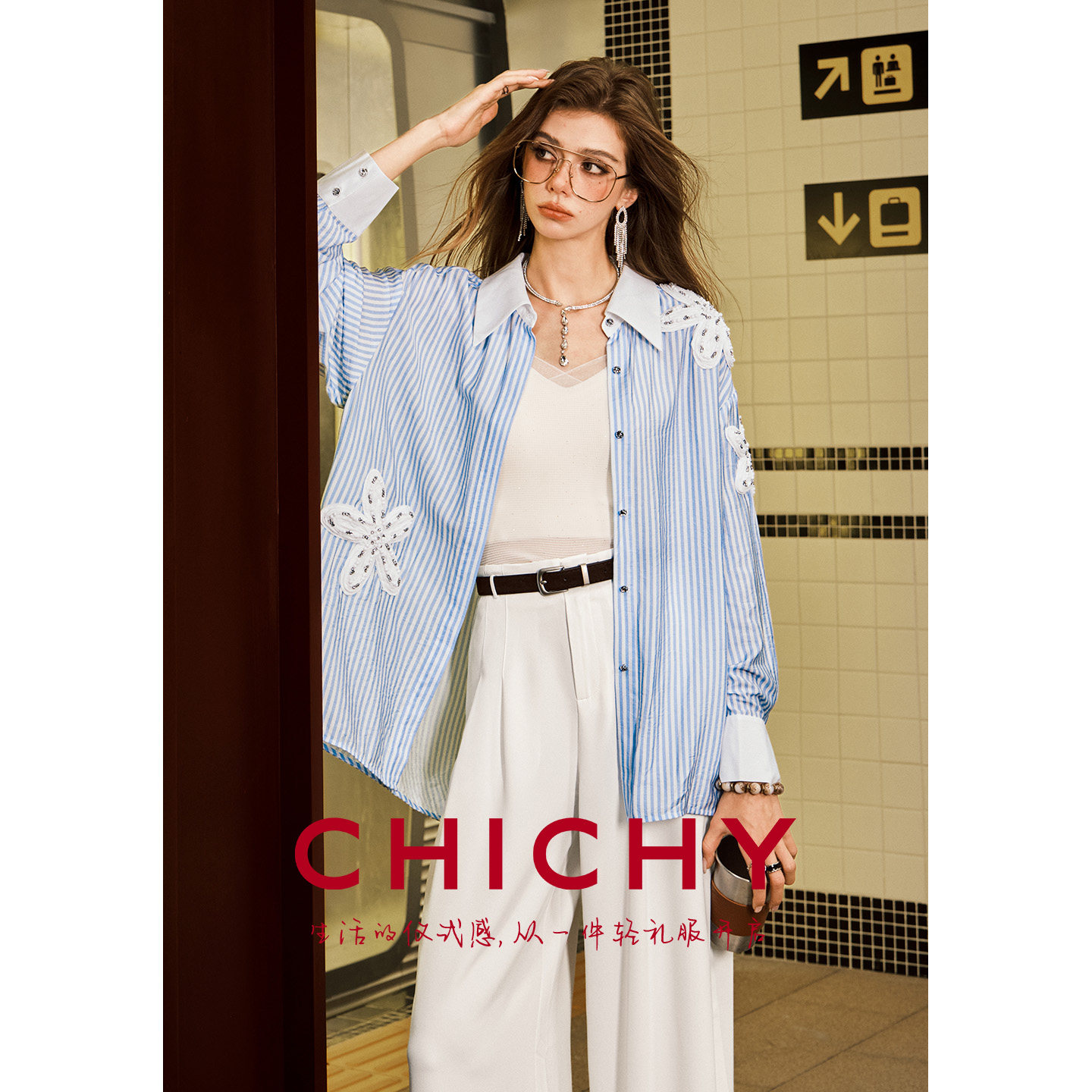 CHICHY慵懒风条纹撞色翻领衬衫