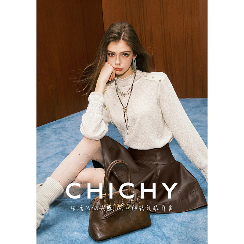 CHICHY米白色半高领内搭毛针织衫