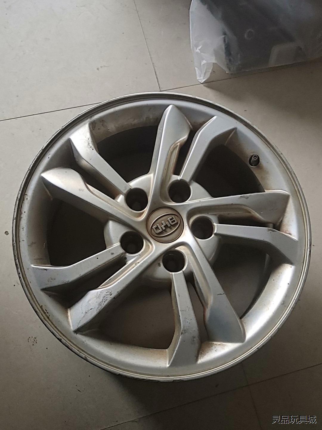 比亚迪速锐原厂轮毂 一套四个都在，16寸轮毂。5孔铝合金议价商品