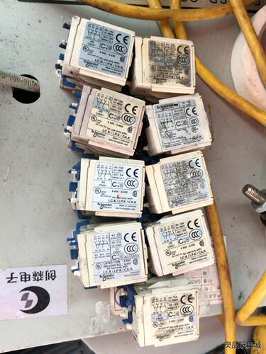 施耐德接触器辅助触头模块LA1KN22。 9个100块钱。议价商品