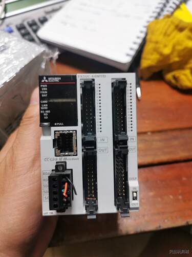 三菱5U-PLC，型号FX5U-64MT/D，现货一条 原装议价商品
