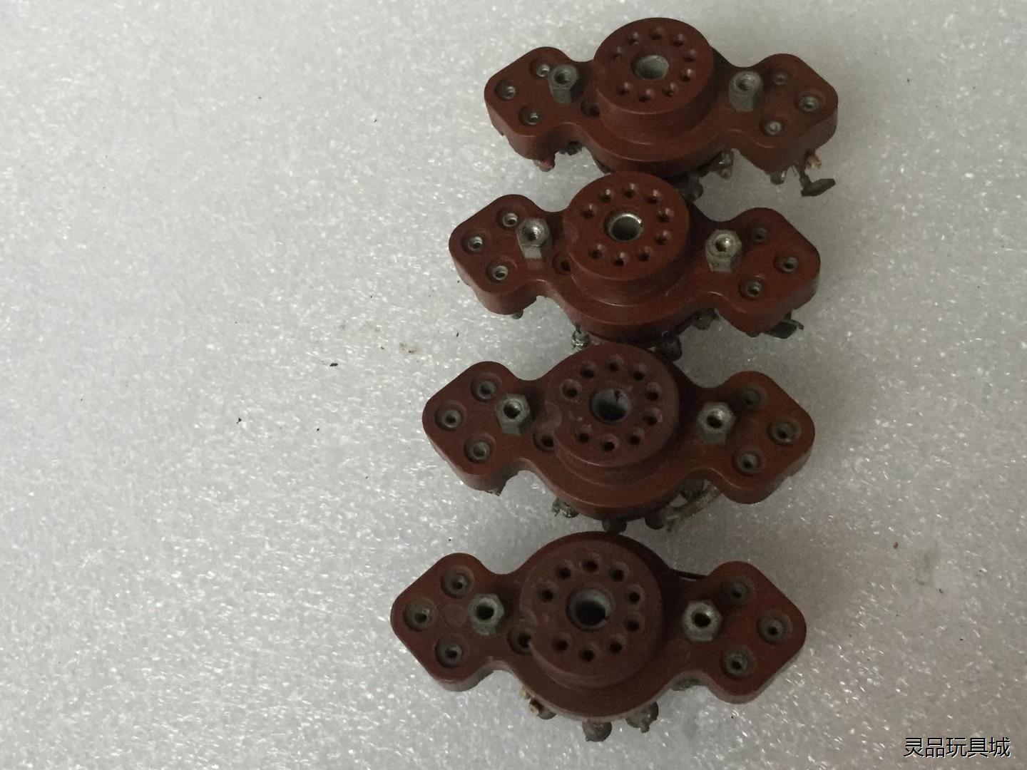 0210西电古典九脚红色管座4支；其中一支一脚小断了；见议价商品