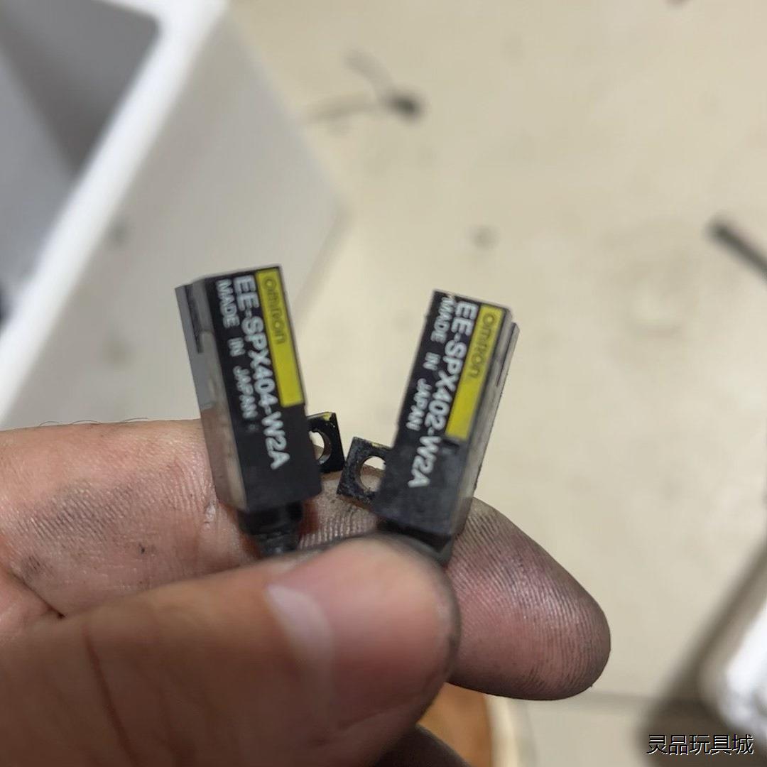 EE-SPX404-W2A，二手拆机光电开关，实物图，成色好议价商品