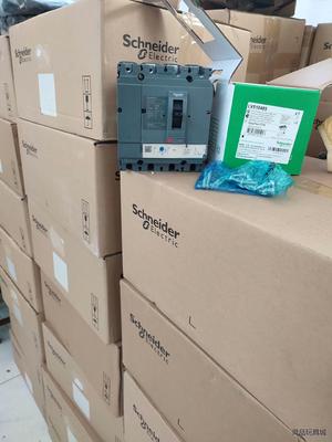 施耐德塑壳断路器CVS 4P80A最后8箱48只.生产日期2议价商品