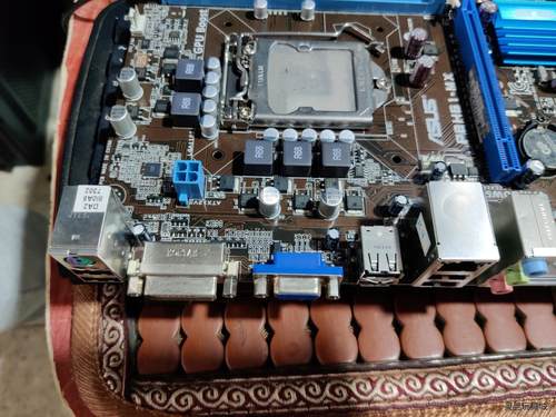 华硕主板p8h61mx小板，正常完好的。成色充新。包好可以议价商品