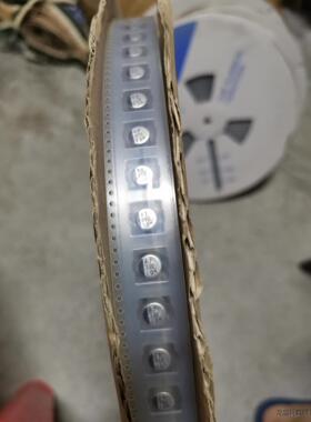共500个，10v330uf，贴片电容suncon，8*10议价商品