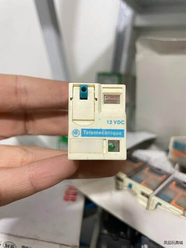 全新正品施耐德中间继电器RXM2AB2JD议价商品