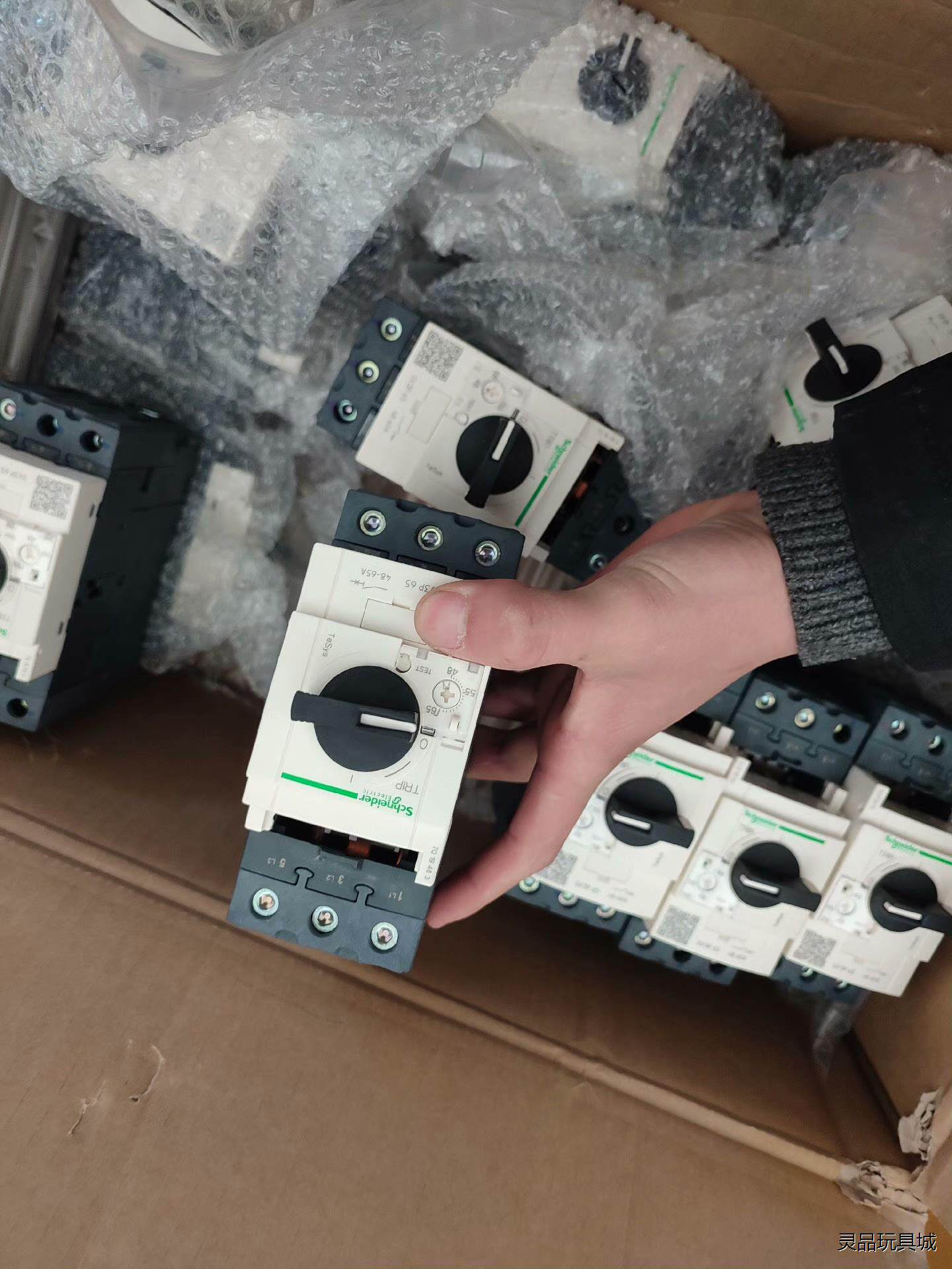 施耐德GV3P65绝对没用过。有的准备安装辅助没有安装。和议价商品