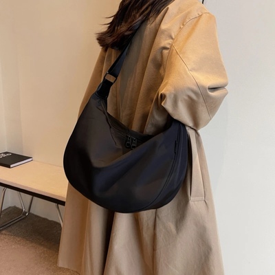 安墨箱包简约大气网红健身学生休闲百搭斜挎包女小众单肩大容量包
