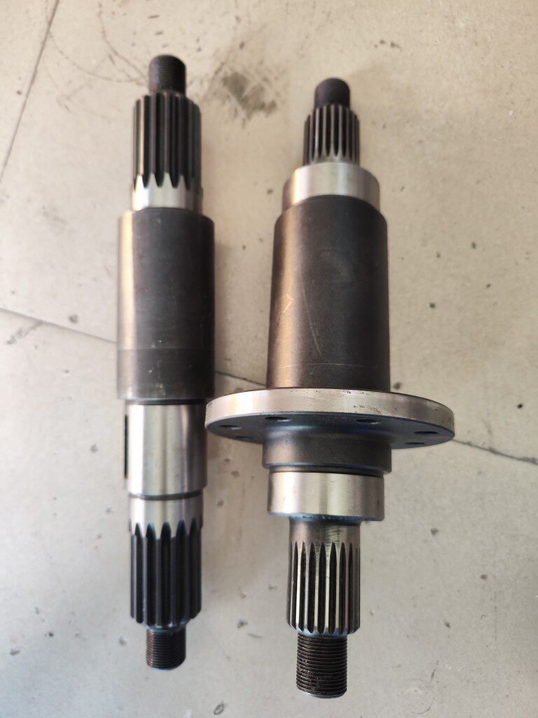 晋工犀牛雷道兴皓沃尔华轮式挖掘机配件连盛下分动箱法兰轴输出轴