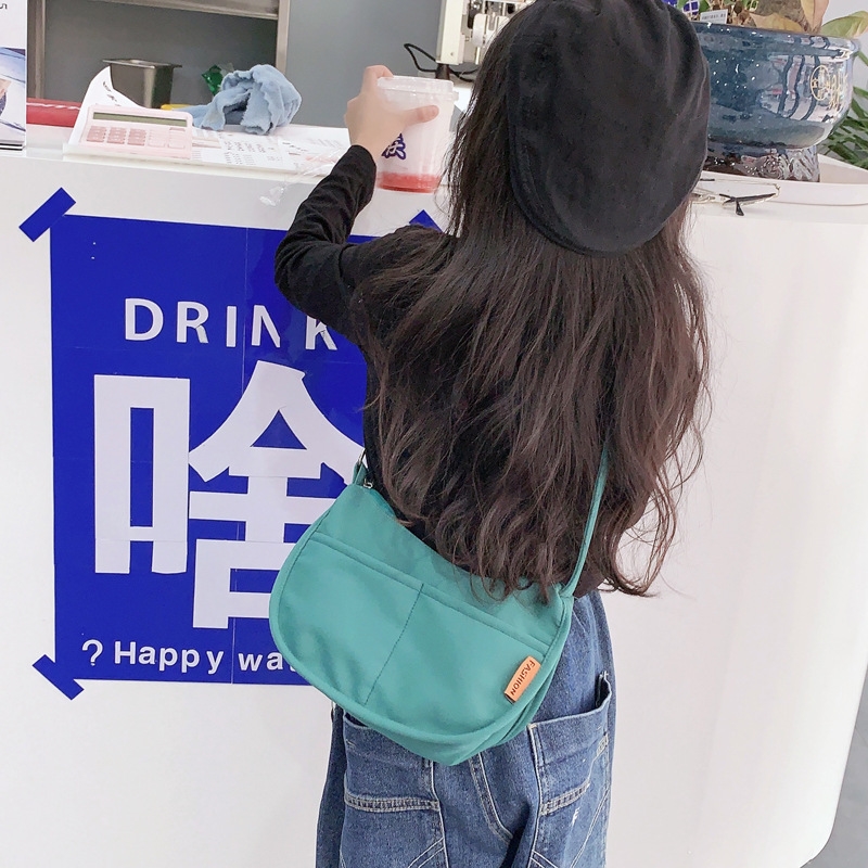 小孩包包可爱小挎包女童出游2023新款斜挎日系ins帆布包简约纯色