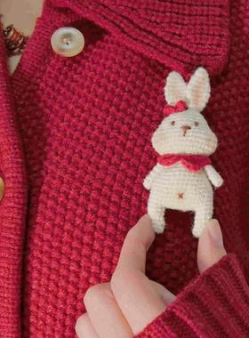 韩国个性创意新年礼物红色小兔子胸针挂件精致百搭大衣毛衣配饰