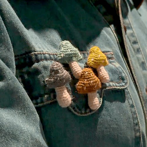 微钩成品蘑菇胸针复古澳洲羊毛线