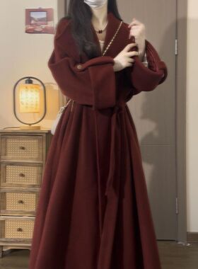 新年战袍赫本风中古毛呢大衣女秋冬季新款气质高级感红色长款外套