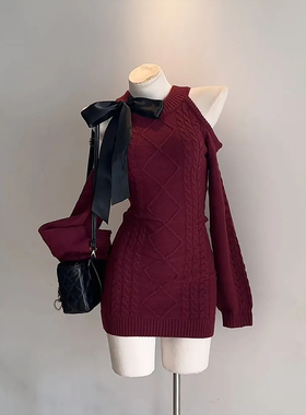 复古红色露肩蝴蝶结针织连衣裙女秋冬季新款性感纯欲修身包臀短裙